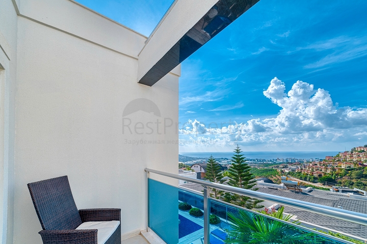 Частная вилла 4+1 с панорамными видами в районе Каргыджак