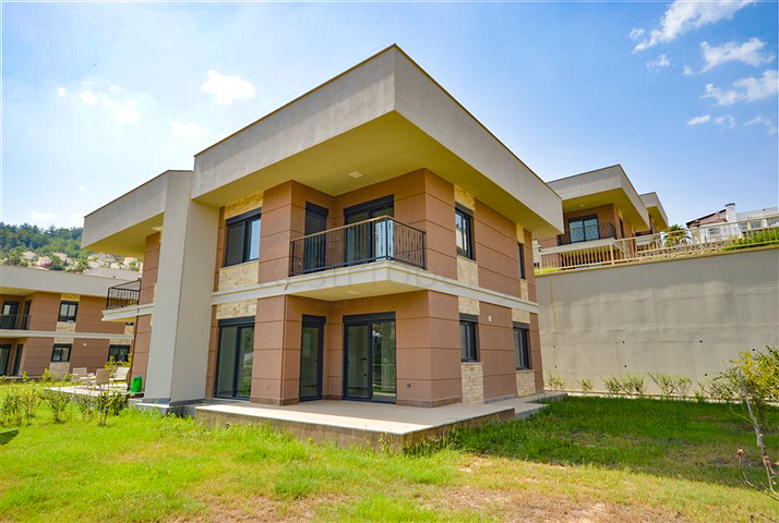 Современная и новая вилла планировкой 3+1 в районе Каргыджак