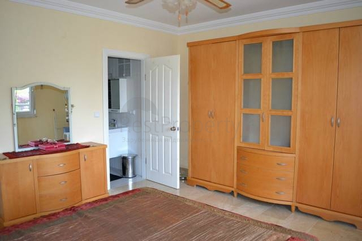 Квартира с мебелью в хорошем комплексе в Махмутларе в аренду