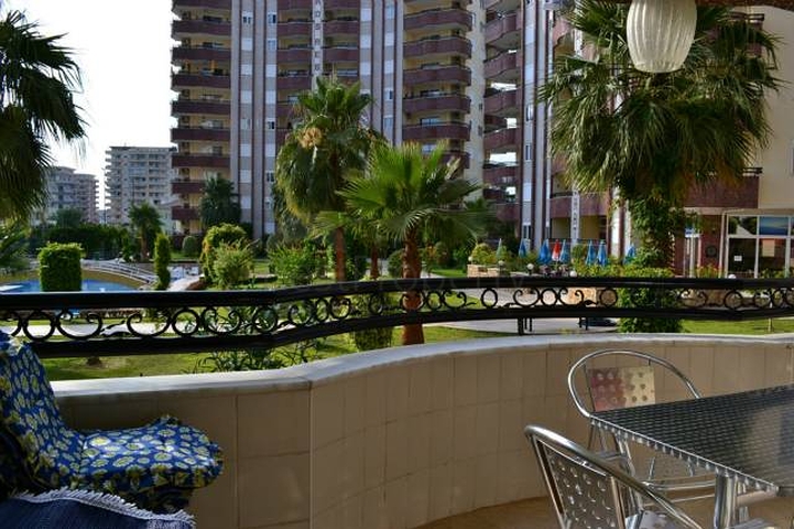 Квартира с мебелью в хорошем комплексе в Махмутларе в аренду