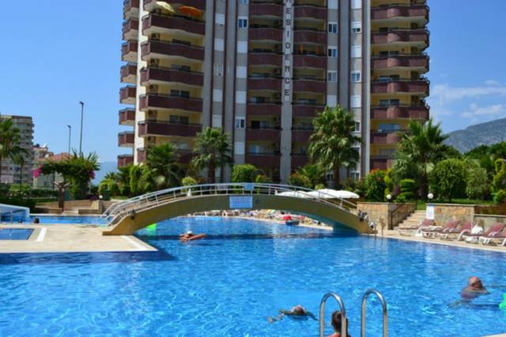 Квартира с мебелью в хорошем комплексе в Махмутларе в аренду