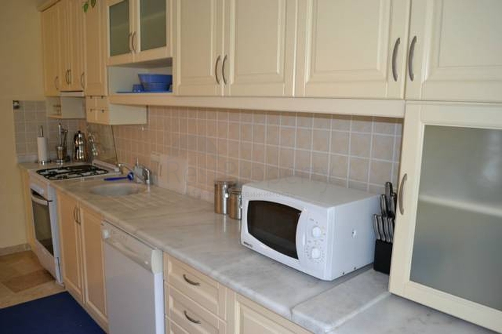 Квартира с мебелью в хорошем комплексе в Махмутларе в аренду