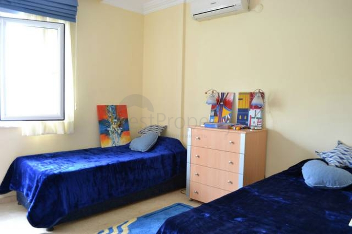 Квартира с мебелью в хорошем комплексе в Махмутларе в аренду