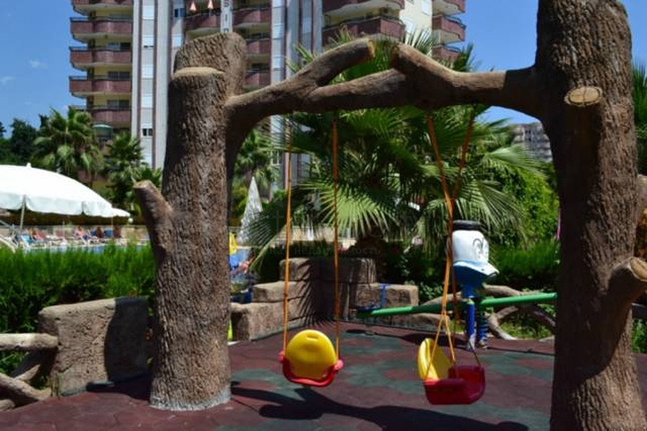 Квартира с мебелью в хорошем комплексе в Махмутларе в аренду