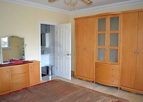 Квартира с мебелью в хорошем комплексе в Махмутларе в аренду