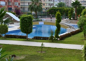 Квартира с мебелью в хорошем комплексе в Махмутларе в аренду