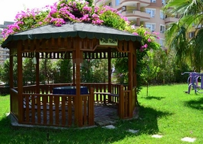 Квартира с мебелью в хорошем комплексе в Махмутларе в аренду