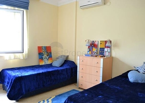 Квартира с мебелью в хорошем комплексе в Махмутларе в аренду