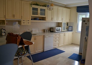 Квартира с мебелью в хорошем комплексе в Махмутларе в аренду