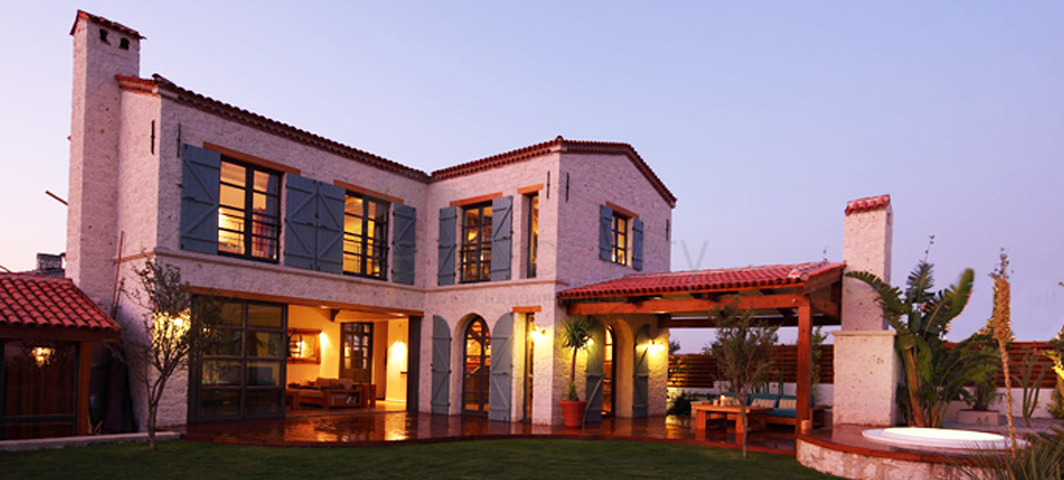 Вилла с большим участком с зеленым садом в Алачаты