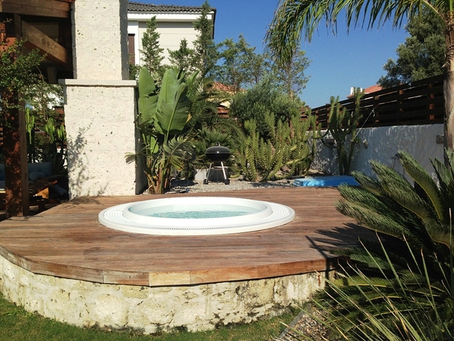 Вилла с большим участком с зеленым садом в Алачаты