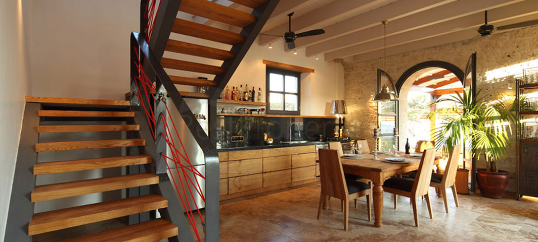 Вилла с большим участком с зеленым садом в Алачаты