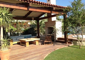 Вилла с большим участком с зеленым садом в Алачаты