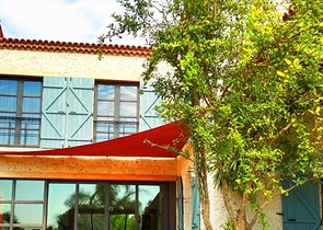 Вилла с большим участком с зеленым садом в Алачаты