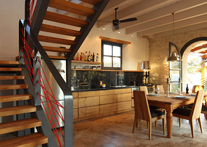 Вилла с большим участком с зеленым садом в Алачаты