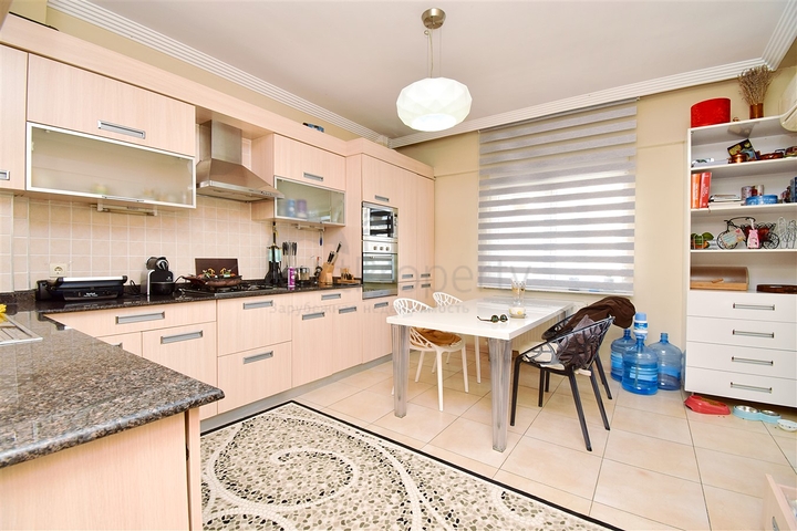 Квартира планировки 5+1 дуплекс в районе Мейданкавагы - Анталия 