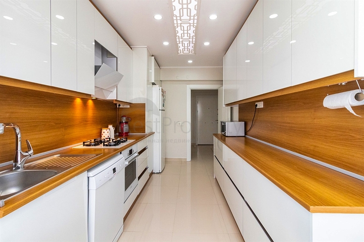 Квартира планировки 3+1 в микрорайоне Варлык - Анталия