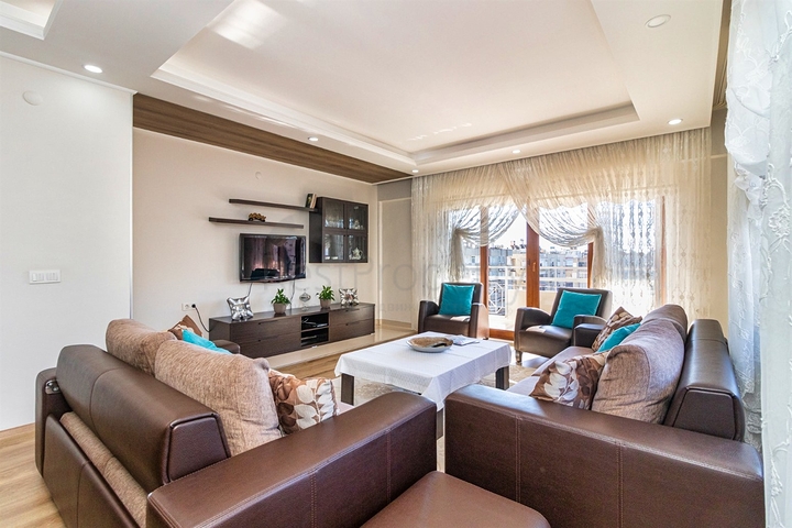 Квартира планировки 3+1 в микрорайоне Варлык - Анталия