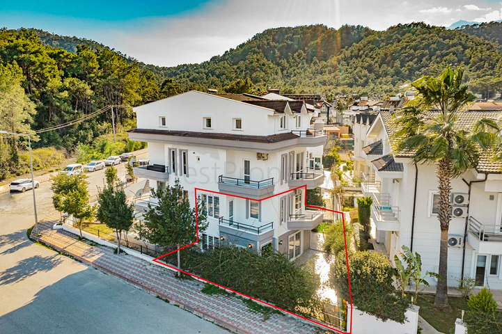 Квартира планировки 3+1 дуплекс в районе Кемер - Анталия