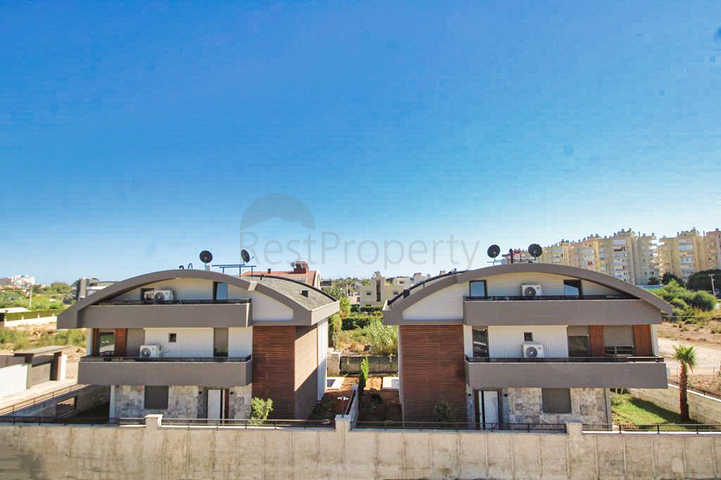 Вилла планировки 6+1 в микрорайоне Гюзельоба - Анталия