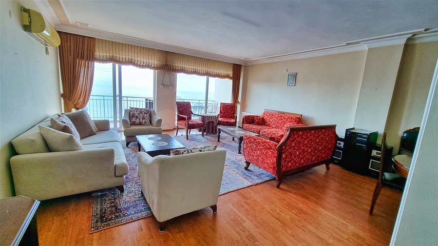 Квартира планировки 3+1 в центре города Анталия 