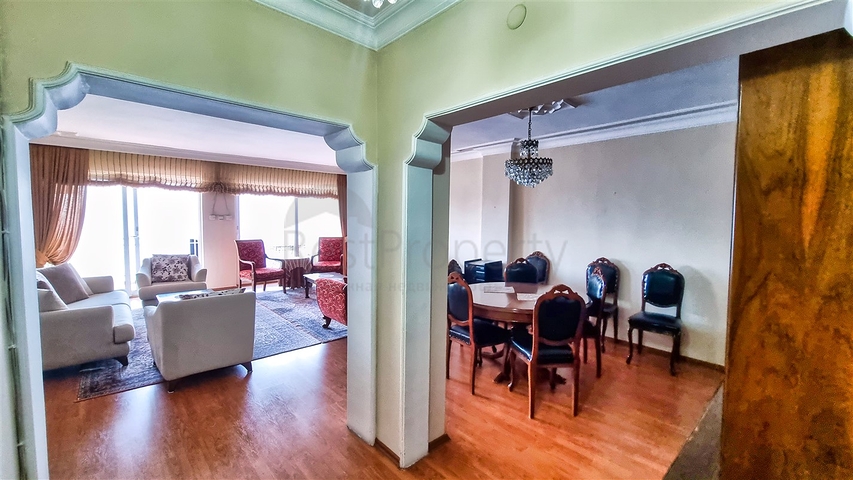 Квартира планировки 3+1 в центре города Анталия 