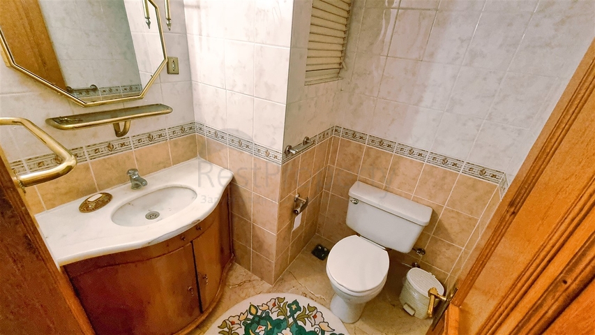 Квартира планировки 3+1 в центре города Анталия 