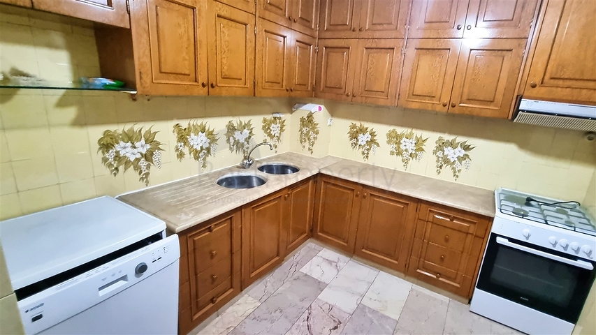 Квартира планировки 3+1 в центре города Анталия 