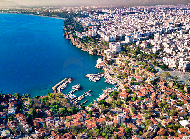 Квартира планировки 3+1 в центре города Анталия 