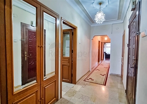 Квартира планировки 3+1 в центре города Анталия 