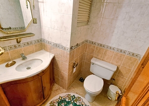 Квартира планировки 3+1 в центре города Анталия 