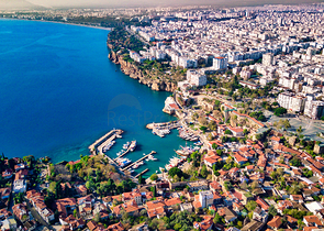 Квартира планировки 3+1 в центре города Анталия 