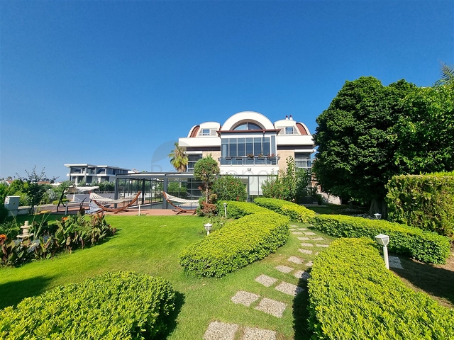 Вилла планировки 4+1 в микрорайоне Кадрие - Анталия 