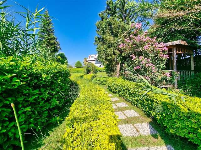 Вилла планировки 4+1 в микрорайоне Кадрие - Анталия 