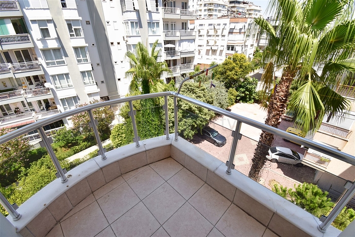 Квартира планировки 6+2 дуплекс в центре города Анталия 