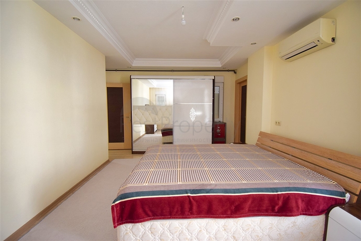 Квартира планировки 6+2 дуплекс в центре города Анталия 