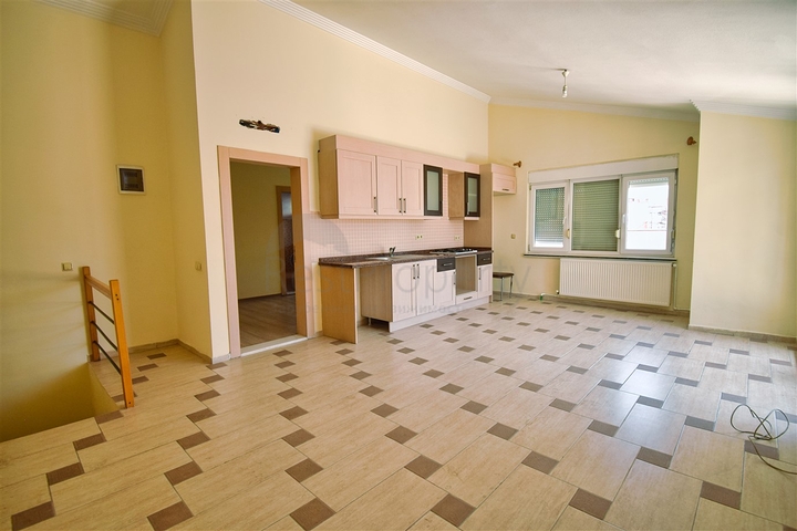 Квартира планировки 6+2 дуплекс в центре города Анталия 