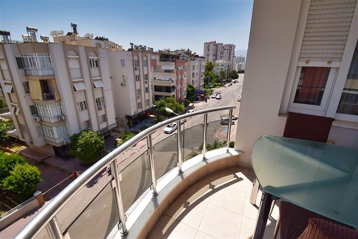 Квартира планировки 6+2 дуплекс в центре города Анталия 