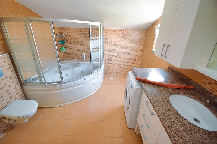 Квартира планировки 6+2 дуплекс в центре города Анталия 