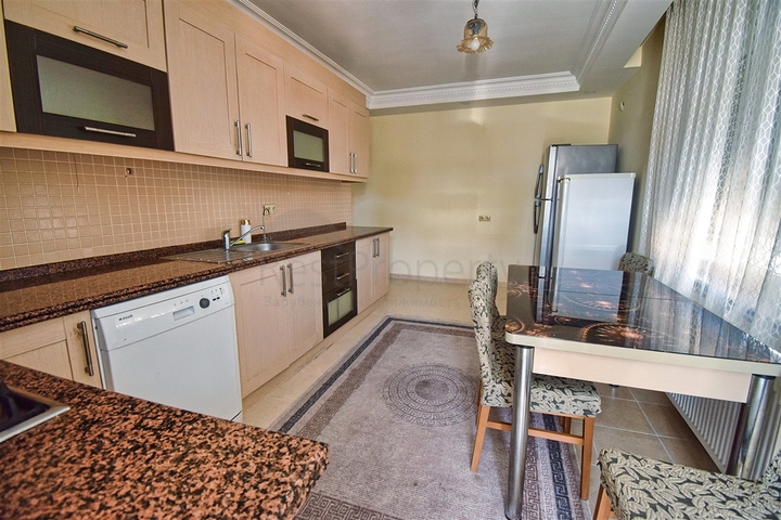 Квартира планировки 6+2 дуплекс в центре города Анталия 