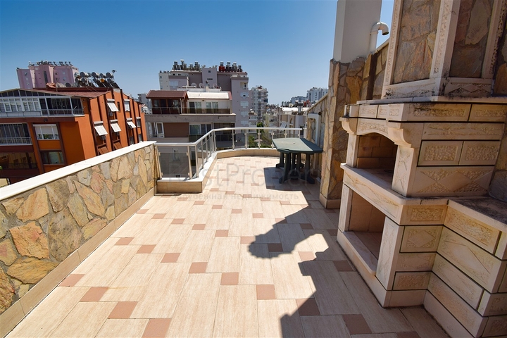 Квартира планировки 6+2 дуплекс в центре города Анталия 