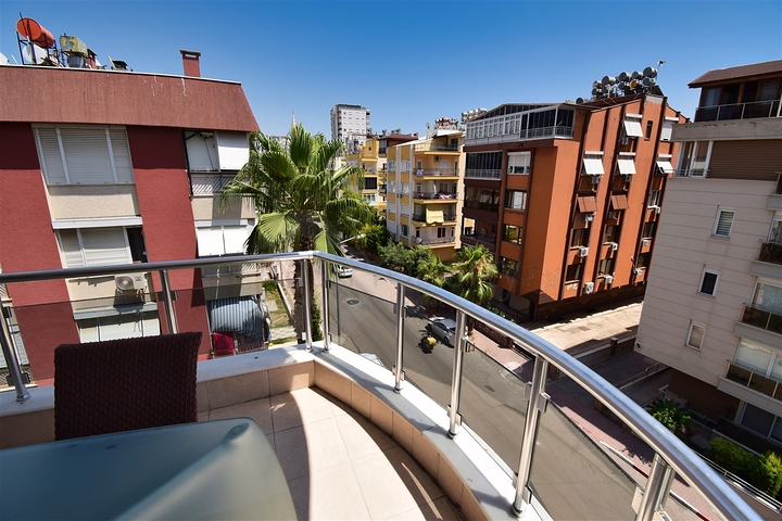 Квартира планировки 6+2 дуплекс в центре города Анталия 