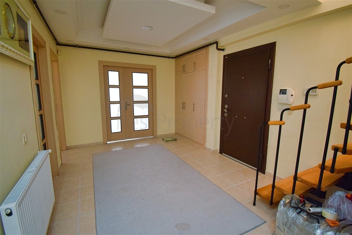 Квартира планировки 6+2 дуплекс в центре города Анталия 