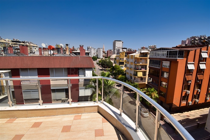 Квартира планировки 6+2 дуплекс в центре города Анталия 