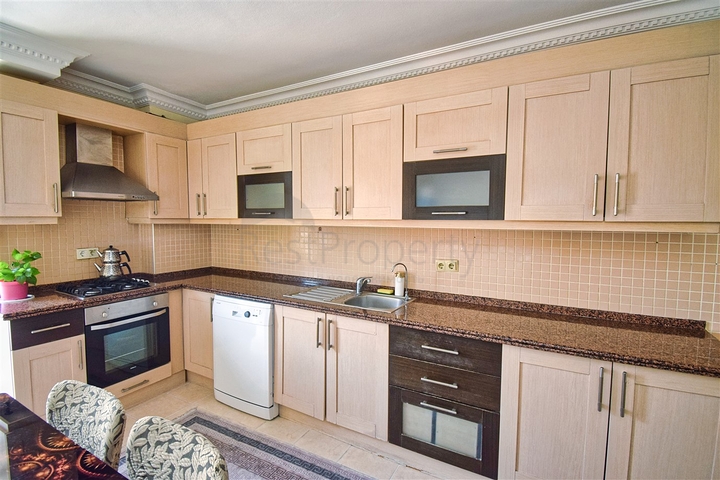 Квартира планировки 6+2 дуплекс в центре города Анталия 