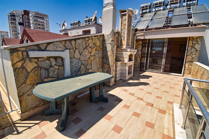 Квартира планировки 6+2 дуплекс в центре города Анталия 