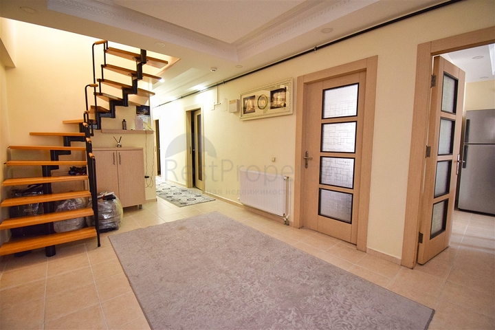 Квартира планировки 6+2 дуплекс в центре города Анталия 