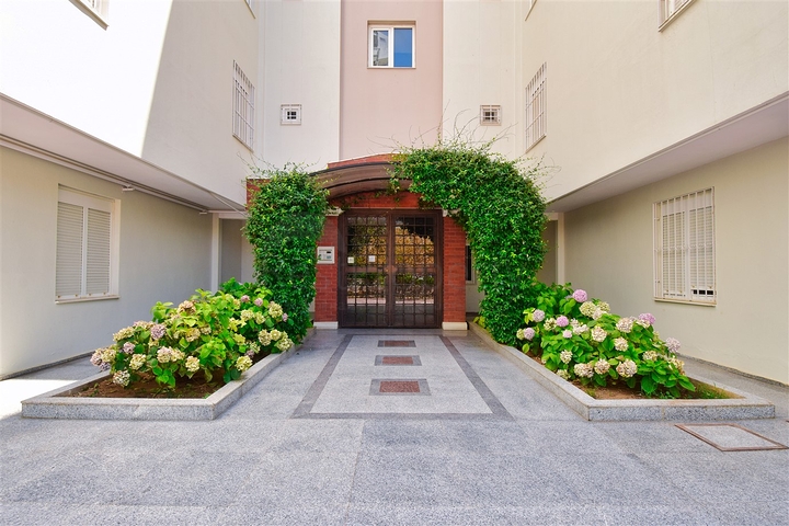 Квартира планировки 6+2 дуплекс в центре города Анталия 