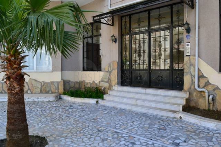 Двухкомнатаная квартира в аренду на берегу моря