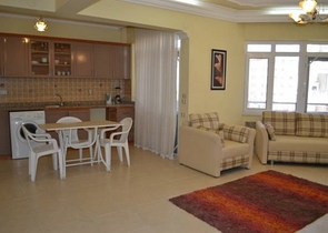 Двухкомнатаная квартира в аренду на берегу моря